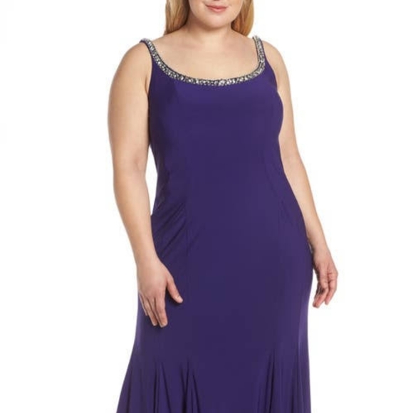 MAC DUGGAL Embellished Jersey Mermaid Gown - Picture 6 of 6